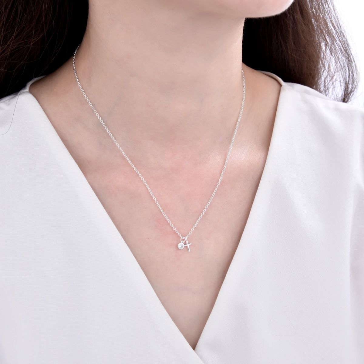 Collar Cruz Mini y Punto de Luz - Plata