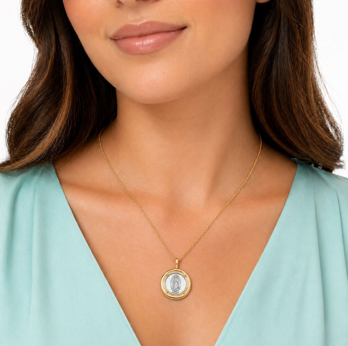 Collar Virgen de Guadalupe Dorado  - Acero