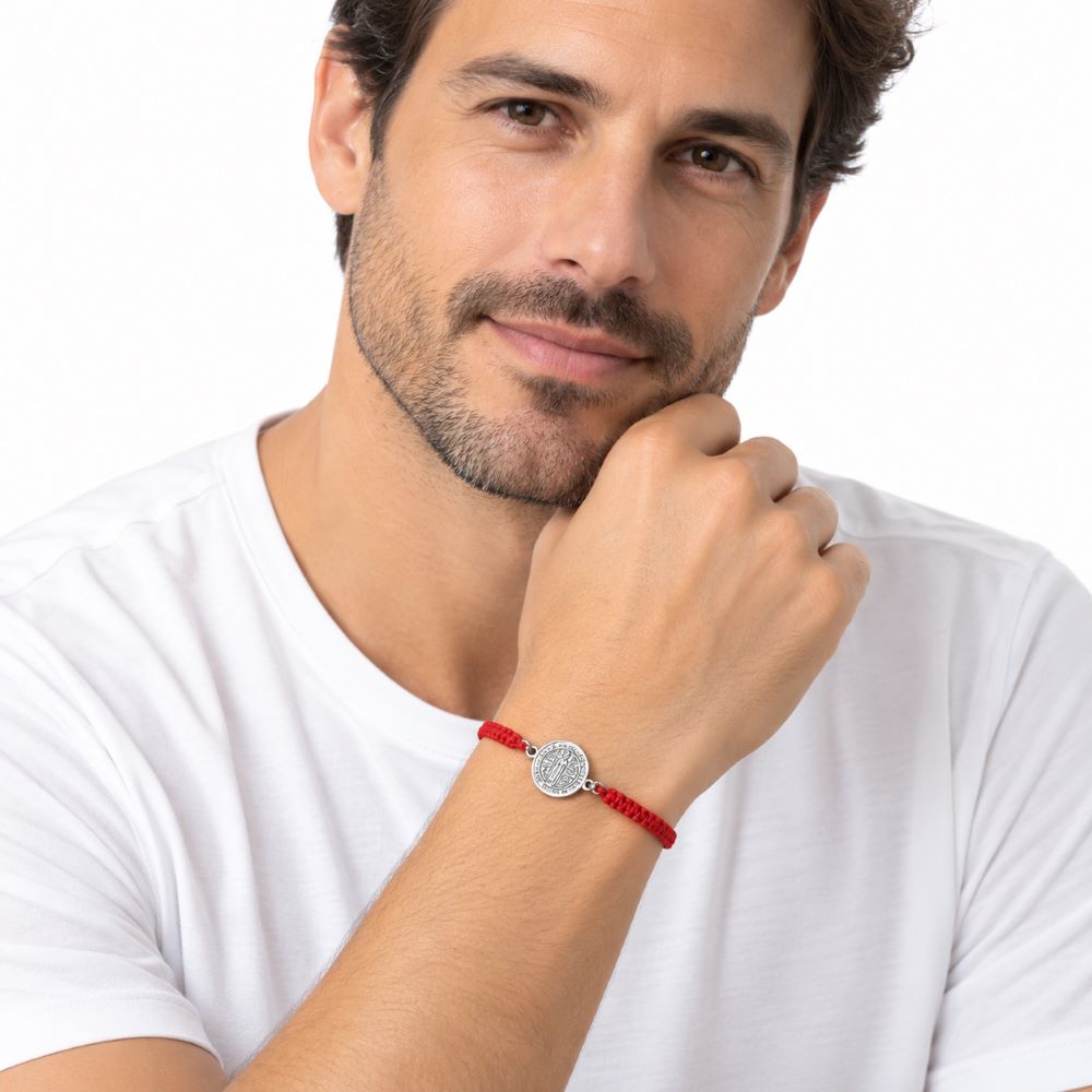 Pulsera Medalla de San Benito - Hilo Rojo y Acero