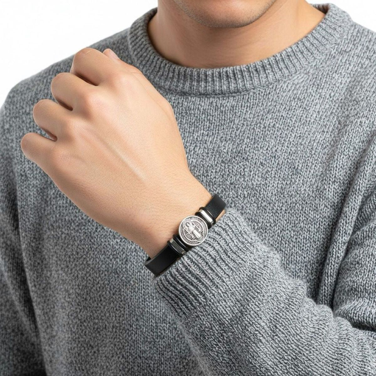 Pulsera San Benito en Cuero - Plata