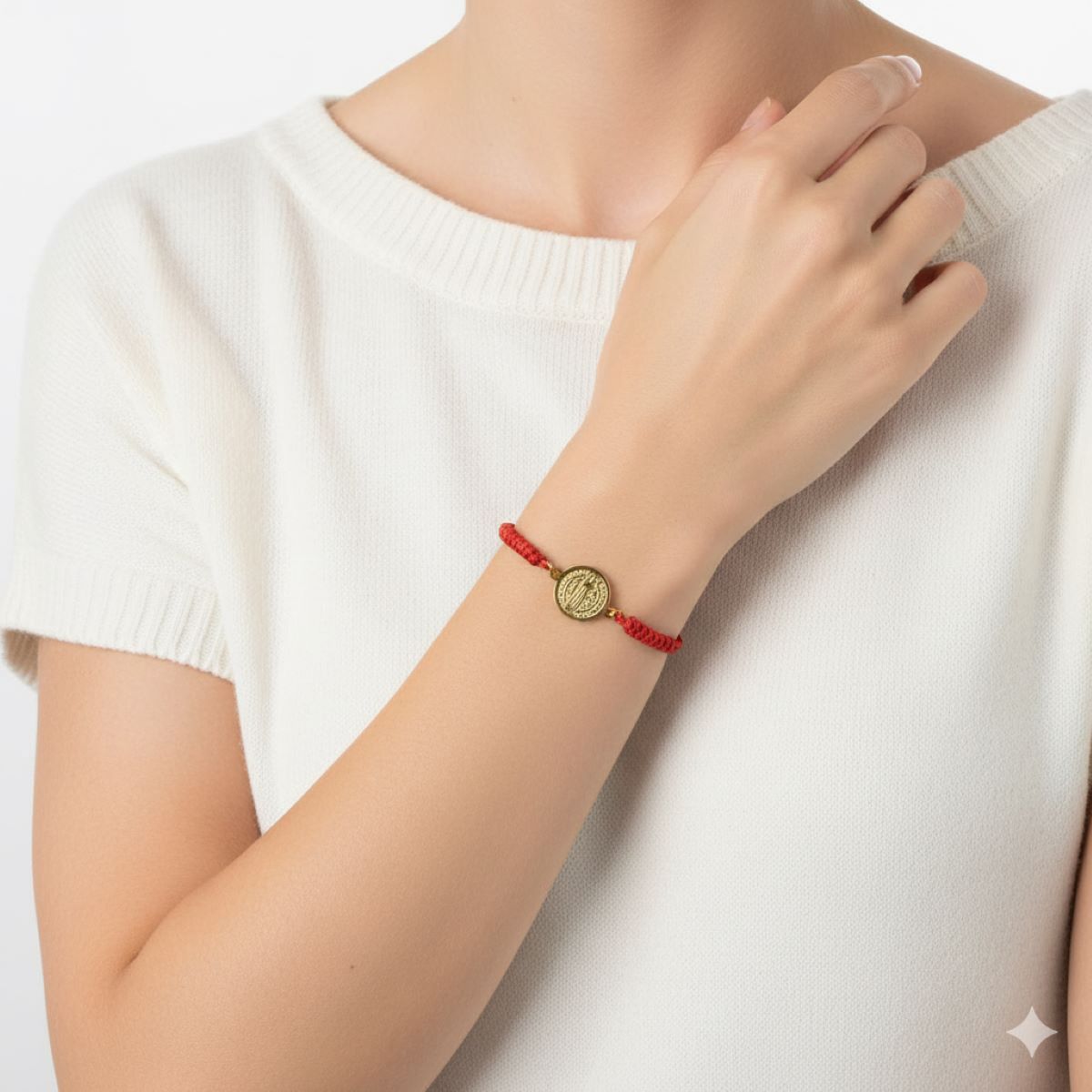 Pulsera Medalla de San Benito - Hilo Rojo y Acero